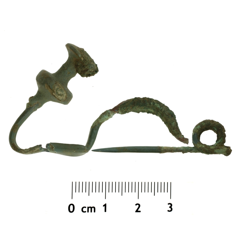 Bronzefibel mit Vasenfuß